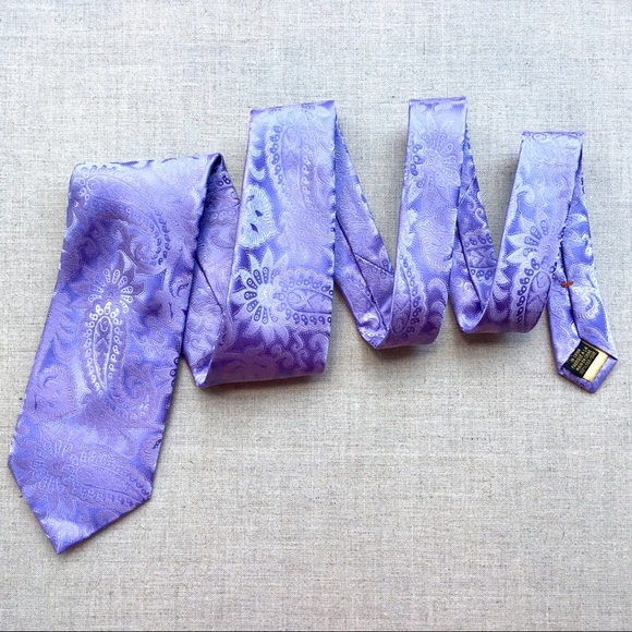 Donad Trump Lavender Paisley Pattern Silk Tie - Picture 5 of 5